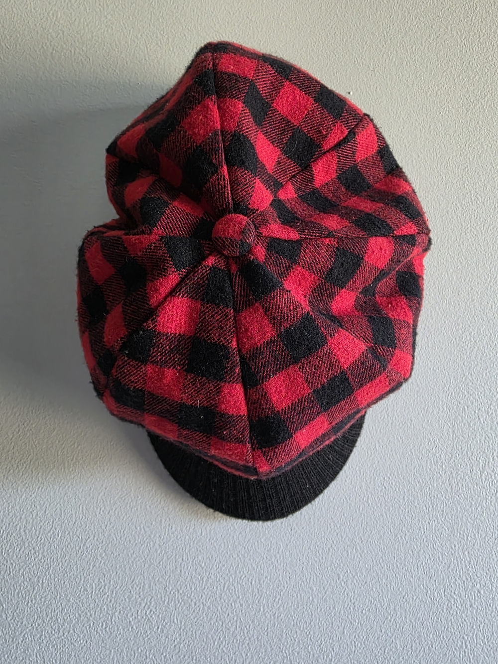 Women’s Red Black Buffalo Plaid Newsboy Cabbie Cap Winter Hat